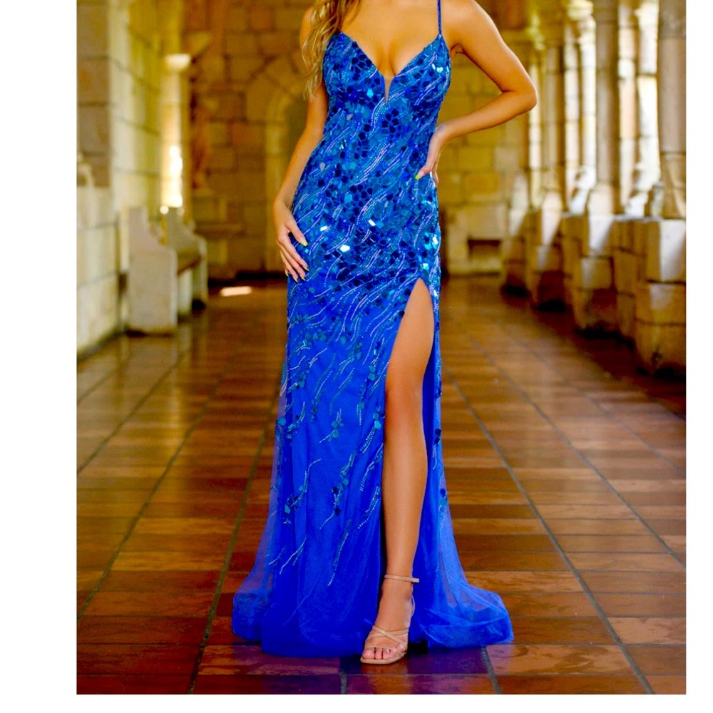 Ava Presley Evening gown In perfect condition.  Size 4.